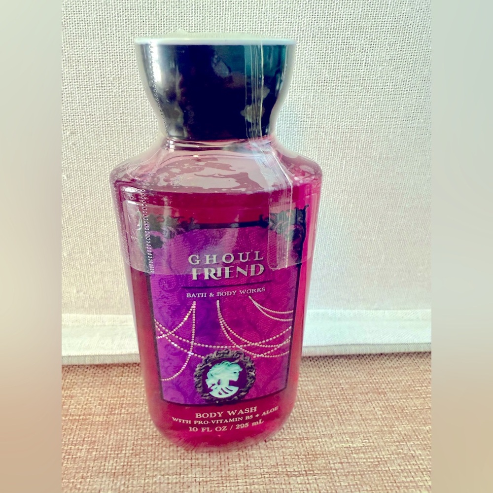 Bath & Body Works GHOUL FRIEND 10 OZ Body Wash Dark, Sweet & Wickedly Fun! 💀🕷️🍓✨